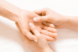 Entspanne mit Aroma, Massage oder Körperarbeit 7 Handmassage3