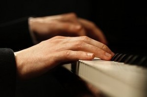 Liebe was Du tust ... 2 Klavier mit Händen