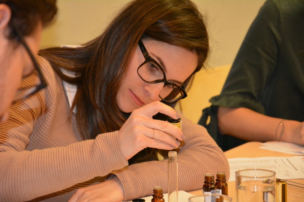 Duftende Firmen Weihnachtsfeier mit Parfum Workshop 6 Parfum Workshop Bild 01