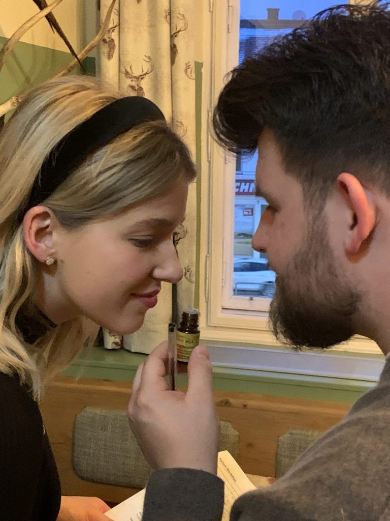 Die Cocktail & Parfum Party! Allein, als Dating oder mit Freundinnen - das beste Geschenk 6 Parfum Workshop Paar 02