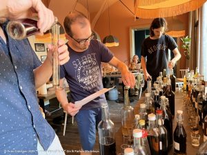 BalanceLife Gin Tasting und eigenen Gin herstellen | Workshop Ticket oder Gutschein für Zwei 29 Gin Workshop 202308 22