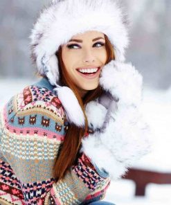 Frau Winter lachend e1605529691882